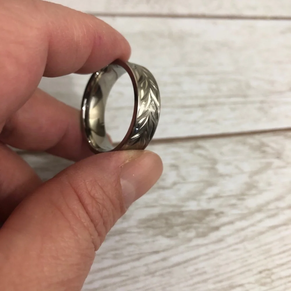 NIB THREE KEYS JEWELRY Engraved Leaves Band Ring